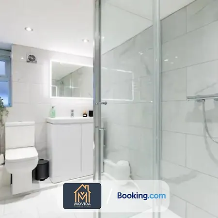 3 Bed By Movida Property Group Short Lets & Serviced *