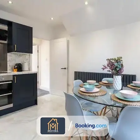 3 Bed By Movida Property Group Short Lets & Serviced *