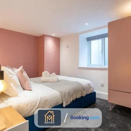 3 Bed By Movida Property Group Short Lets & Serviced Apartment *