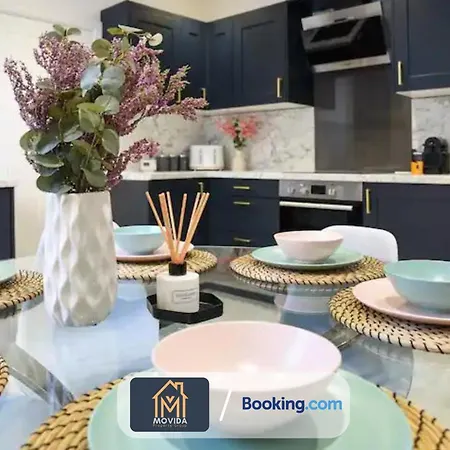 Apartamento 3 Bed By Movida Property Group Short Lets & Serviced