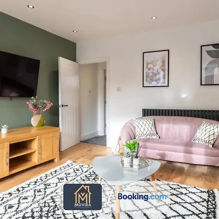 3 Bed By Movida Property Group Short Lets & Serviced *